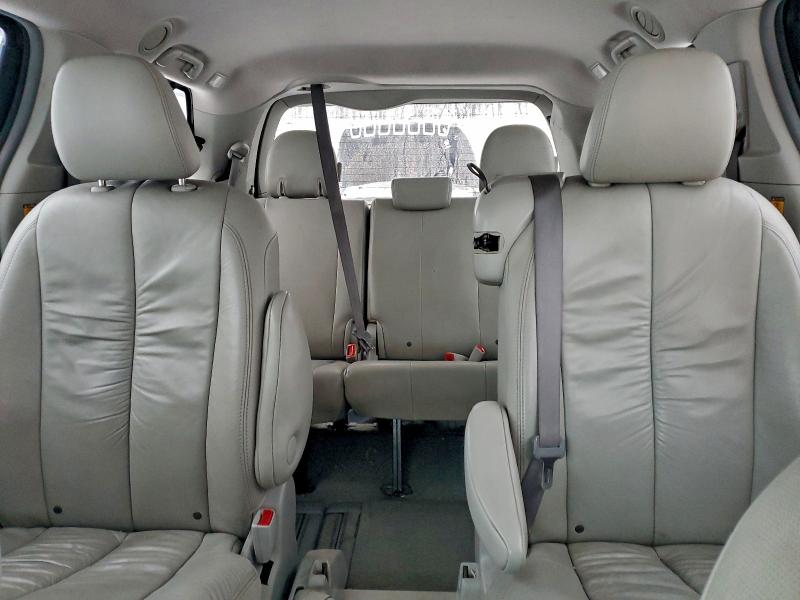 Photo 10 from auction – 2011 TOYOTA SIENNA XLE with VIN 5TDYK3DC4BS012915