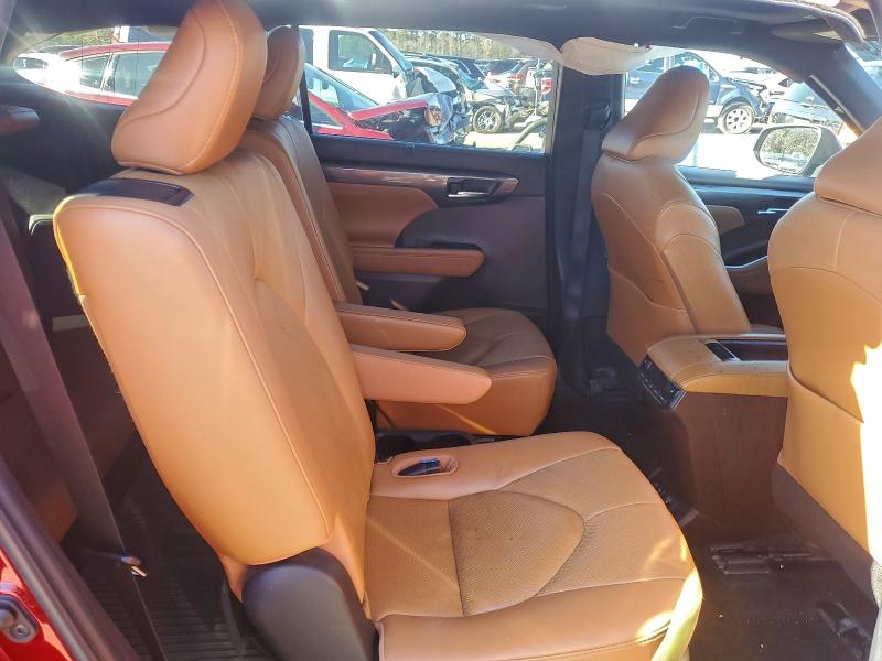 Photo 11 from auction – 2021 TOYOTA HIGHLANDER with VIN 5TDEBRCH7MS028564