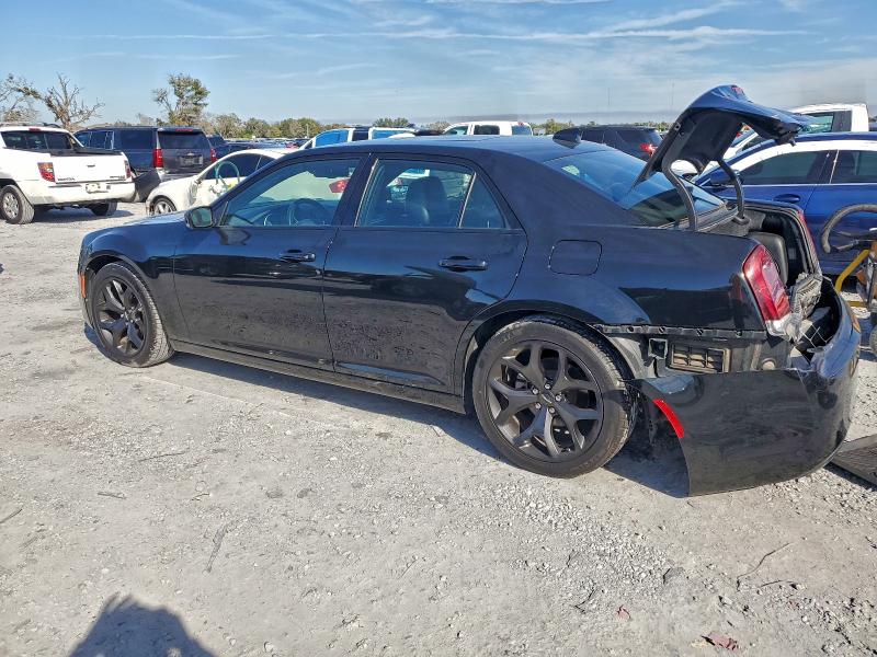 Photo 2 from auction – 2022 CHRYSLER 300 S with VIN 2C3CCABG0NH146779