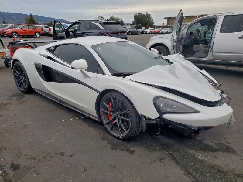 Photo 4 from auction – 2016 MCLAREN 570S with VIN SBM13DAA4GW000530